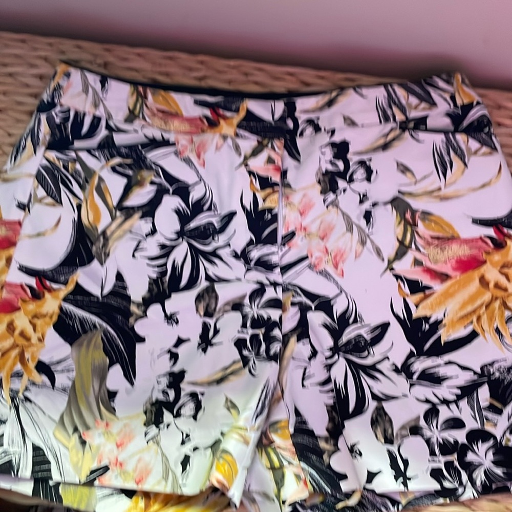 WHBM 5” Shorts Size 4